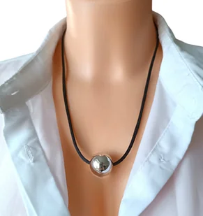 KLASYK! Naszyjnik srebrna kula kulka 20mm czarny satyna sznurek 45cm - Naszyjniki - miniaturka - grafika 1