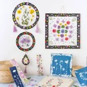 Zabawki kreatywne - Multizestaw kreatywny 6 dekoracji z użyciem prasy do kwiatów 7+, Janod - miniaturka - grafika 1