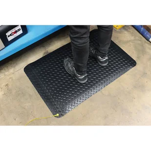 PARTNER B2B Dwuwarstwowa mata antystatyczna do pracy z elektrycznymi częściami, wzór diamentowy, 0,9 x 1,5 m 119197 - Pozostałe wyposażenie warsztatu - miniaturka - grafika 1
