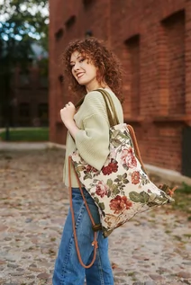Torebki damskie - Plecak torba 2w1 w kwiaty - grafika 1