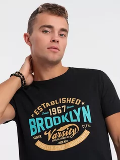 Koszulki męskie - T-shirt męski bawełniany z nadrukiem collegowym - czarna V1 OM-TSPT-0163 - grafika 1