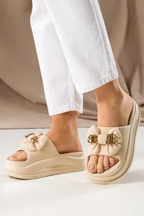 Beżowe klapki damskie na piankowej platformie z kokardą i złotymi ozdobami Casu 2445-5 - Klapki i japonki damskie - miniaturka - grafika 1