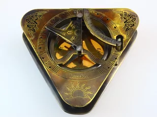 Sparks of Time kompas London Triangle, metalu, z brązu/złoty, 14 x 14.5 x 6.5 cm 712 - Figurki dekoracyjne - miniaturka - grafika 1