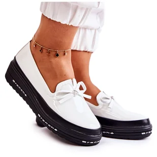 Vinceza Damskie Lakierowane Mokasyny Na Koturnie Białe Frilly - Mokasyny damskie - miniaturka - grafika 1
