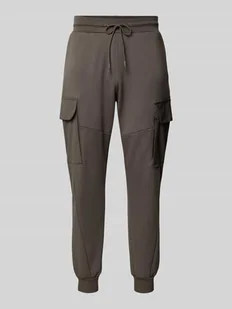 Spodnie dresowe o kroju slim fit z kieszeniami cargo - Spodnie sportowe męskie - miniaturka - grafika 1