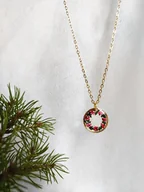 Naszyjniki - Naszyjnik z kompozycją kwiatów w wianuszku - miniaturka - grafika 1