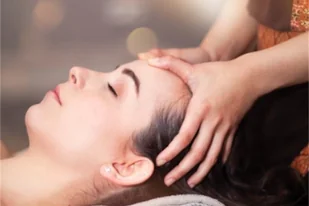 Masaż pleców, ramion i głowy w Thai Bali Spa w Warszawie - Czasopisma - miniaturka - grafika 1
