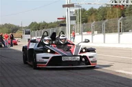 Czasopisma - KTM X- Bow vs Ford Mustang - miniaturka - grafika 1