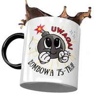 Kubki - Kubek Czarny na Urodziny 75 75te 75-te Prezent z Nadrukiem ze Zdjęciem + Opakowanie na prezent (wzór 03) - miniaturka - grafika 1