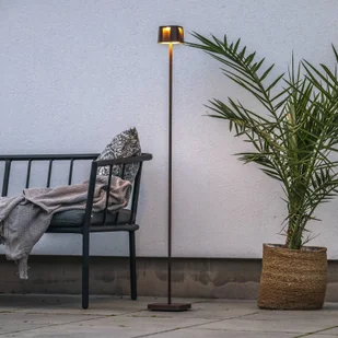 Konstsmide Ładna lampa stojąca LED z akumulatorem, kolor rdzawy, aluminium, IP54, - Lampy ogrodowe - miniaturka - grafika 1