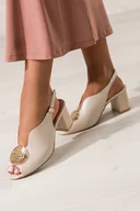 Czółenka - Beżowe sandały skórzane damskie z perłową powłoką na szerokim klocku ze złotą ozdobą PRODUKT POLSKI Casu 3567-O - miniaturka - grafika 1