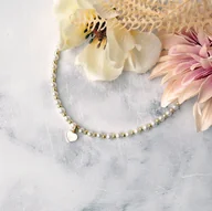 Naszyjniki - UROCZY NASZYJNIK PERŁY I serduszko - elegancki i delikatny - miniaturka - grafika 1