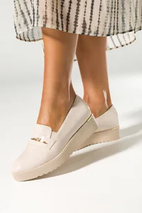 Beżowe półbuty damskie lakierowane slip on na platformie złota ozdoba z kryształkiem Casu MD7538-2 - Półbuty damskie - miniaturka - grafika 1