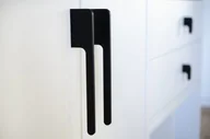 Zawiasy, okucia i inne akcesoria - Uchwyt meblowy Soft Cut 300 Aluminiowy Czarny - miniaturka - grafika 1