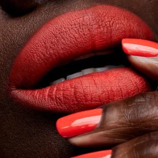 MAC Powder Kiss pomadka 3 g dla kobiet 303 Style Shocked! - Szminki - miniaturka - grafika 9