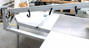 Piła formatowa używana 2019r., piła główna i podcinak na osobnych silnikach (max długość podcinania: 3200 mm, stół roboczy: 1000 x 700 mm) 44381570 - Inne urządzenia budowlane - miniaturka - grafika 4