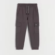 Spodnie i spodenki dla chłopców - Reserved - Dresowe joggery cargo - Szary - miniaturka - grafika 1