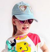 Czapki damskie - Czapka z daszkiem dla dziewczynki, z motywem okularów, niebieska - miniaturka - grafika 1
