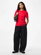 Koszulki i topy damskie - Pieces Koszulka "Pcria" w kolorze czerwonym - miniaturka - grafika 1