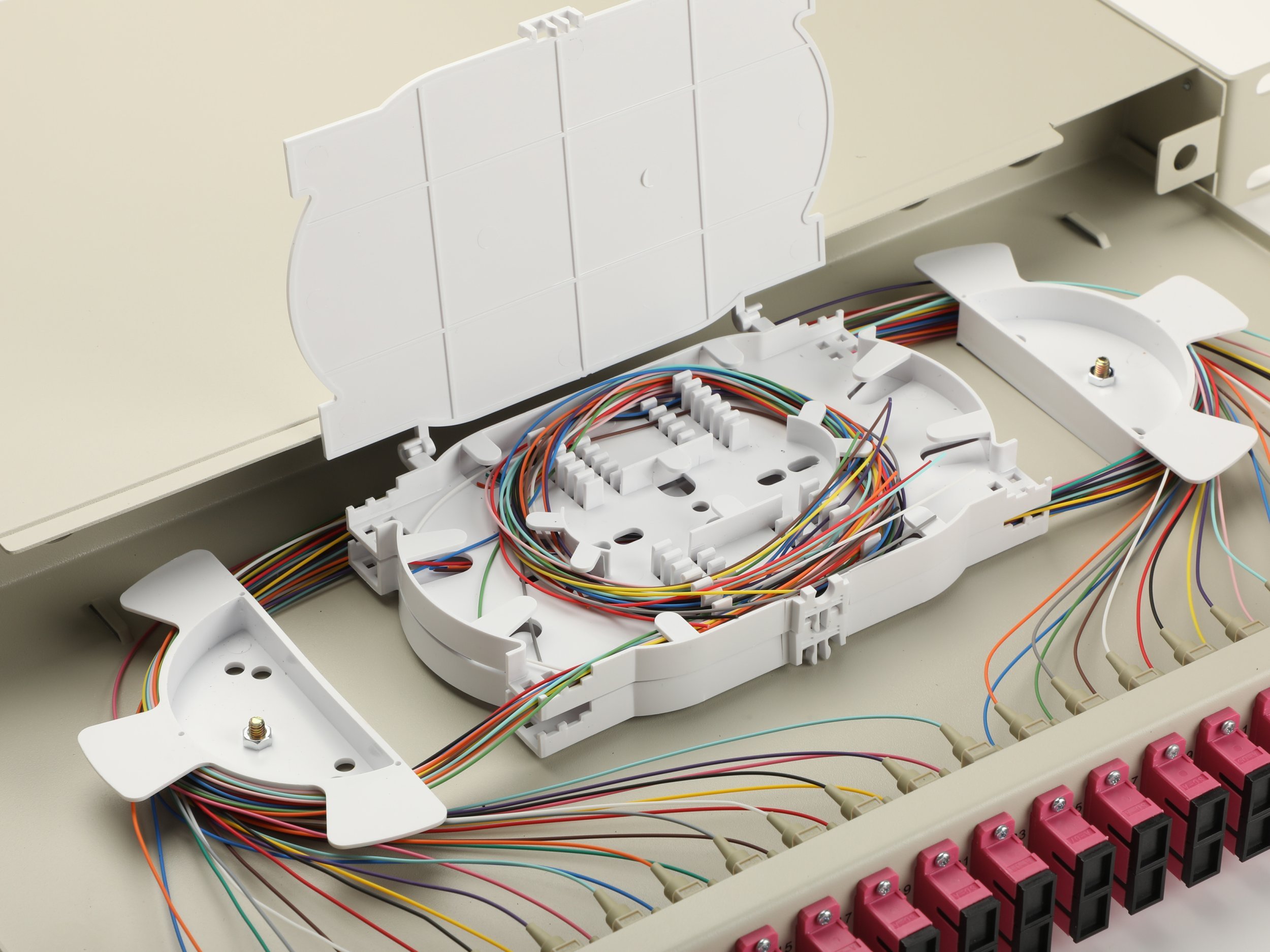 Equip Skrzynka światłowodowa 24-Port SC-Duplex OM4 1U kompletna szara 337315