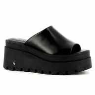 Klapki i japonki damskie - Klapki damskie na koturnie CARINII - Carinii - miniaturka - grafika 1