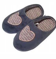 Kapcie damskie - Kapcie Kapcie Pantofle domowe dziewczęce szare z serduszkiem r.28 - miniaturka - grafika 1