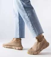 Sneakersy damskie - Beżowe wsuwane sneakersy Yellville-40 - miniaturka - grafika 1