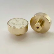 Zawiasy, okucia i inne akcesoria - Gałka meblowa Marbelo L Mosiężna Szczotkowana Terrazzo Biała Marianna - miniaturka - grafika 1