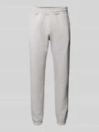 Spodnie sportowe męskie - Spodnie dresowe o kroju tapered fit z wyhaftowanym logo - miniaturka - grafika 1