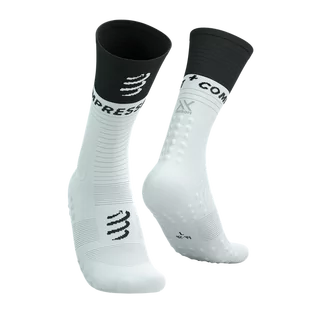 COMPRESSPORT Skarpetki kompresyjne do biegania MID COMPRESSION SOCKS V2.0 white/black - Skarpetki sportowe męskie - miniaturka - grafika 1