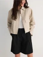 Spodenki damskie - Reserved - Szorty bermudy z zakładkami - czarny - miniaturka - grafika 1