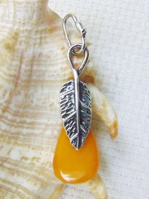 Wisiorek srebrny z bursztynem 604-81