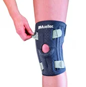 Ortezy, stabilizatory i opaski elastyczne - Orteza kolana Mueller  Adjust-To-Fit Knee Stabilizer - miniaturka - grafika 1