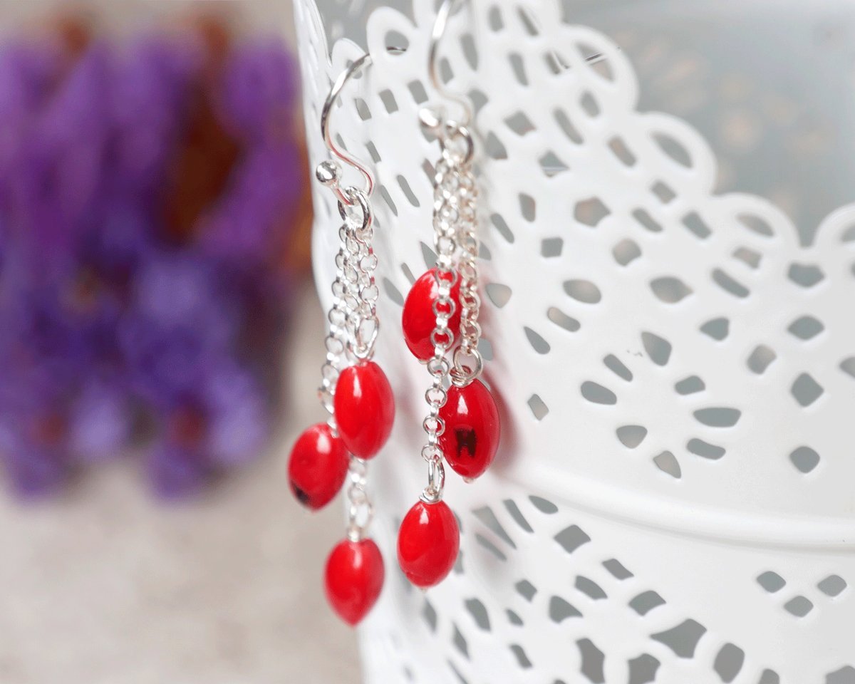 Kolczyki długie z czerwonym koralem w srebrze