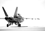 Fototapety - Nice Wall f18 taxiing bw - fototapeta 366x254 cm FXL0707 - miniaturka - grafika 1