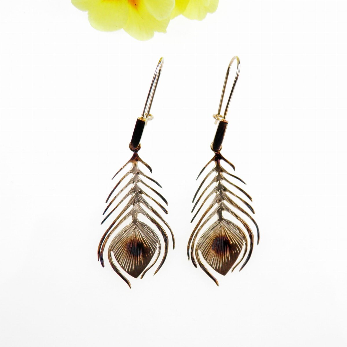 Pawie pióra brązowe kolczyki na biglach