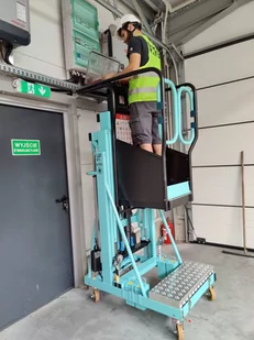 Podnośnik osobowy (udźwig: 140 kg, wymiary platformy: 48x69 cm, maks. wysokość robocza: 482 cm) 00081565 - Wózki magazynowe - miniaturka - grafika 10