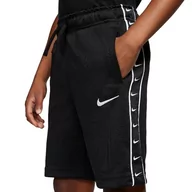 Spodnie i spodenki dla chłopców - Spodenki dla dzieci Nike NSW Swoosh Tape czarne CW3869-010 - miniaturka - grafika 1