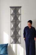Dekoracje domu - Geometryczna dekoracja ścienna nowoczesna makrama na ścianę szara - miniaturka - grafika 1