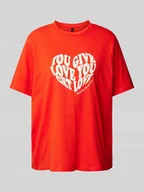 Koszulki i topy damskie - T-shirt o luźnym kroju z nadrukiem z napisem model ‘VALERIE’ - miniaturka - grafika 1