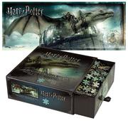 Puzzle - The Noble Collection 1,000 piece jigsaw of Harry, Hermione's and Ron's dramatic escape from the Gringott's Bank on the back of the Ukranian Ironbelly dragon. Measuring 34"""""""""""""""" X 13"""""""""""""""" when assembled. - miniaturka - grafika 1