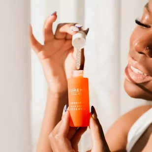 Lumene Nordic-C Nordic-C Glow Boost Essence 30 ml - serum do twarzy 30 ml - Serum do twarzy - miniaturka - grafika 2