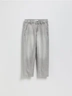 Spodnie i spodenki dla chłopców - Reserved - Jeansy Carrot - jasnoszary - miniaturka - grafika 1