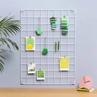 Gadżety do domu - Biała metalowa kratka-organizer Reminder, 50x70 cm - miniaturka - grafika 1