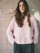 Swetry damskie - Reserved - Sweter z wełną i moherem - pastelowy róż - miniaturka - grafika 1