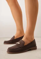 Mokasyny damskie - Ciemnobrązowe Mokasyny VICES ze Skórzaną Wkładką i Metaliczną Ozdobą Sereisana - miniaturka - grafika 1