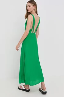 Sukienki - Silvian Heach sukienka kolor zielony maxi rozkloszowana - grafika 1