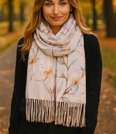 Apaszki i szaliki damskie - Szal damski z motywem drobnych kwiatów frędzle - miniaturka - grafika 1