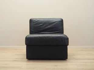Pufa / fotel skórzany czarny, włoski design, lata 60, produkcja: Włochy - Pufy i podnóżki - miniaturka - grafika 1