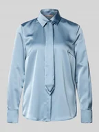 Koszule damskie - Bluzka o kroju regular fit z satyny z wiązaniem pod szyją i wykładanym kołnierzem - miniaturka - grafika 1